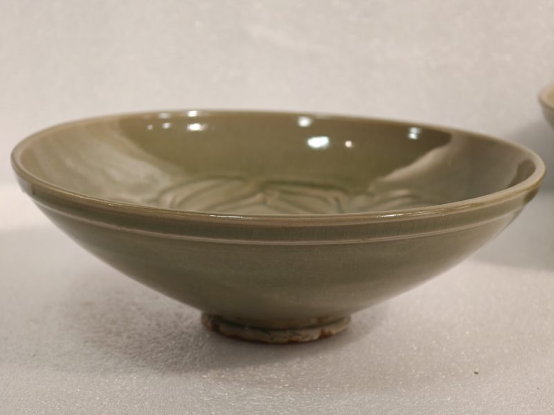 宋 耀州窑青釉刻莲荷纹碗一对 - 图6