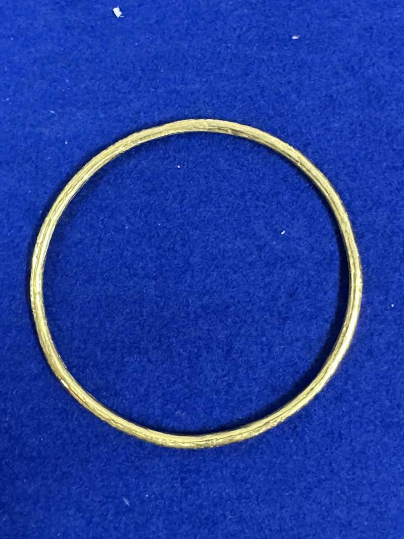 金質鑲白玉向日葵紋髮簪和金質網格紋鐲各一對 - 图8