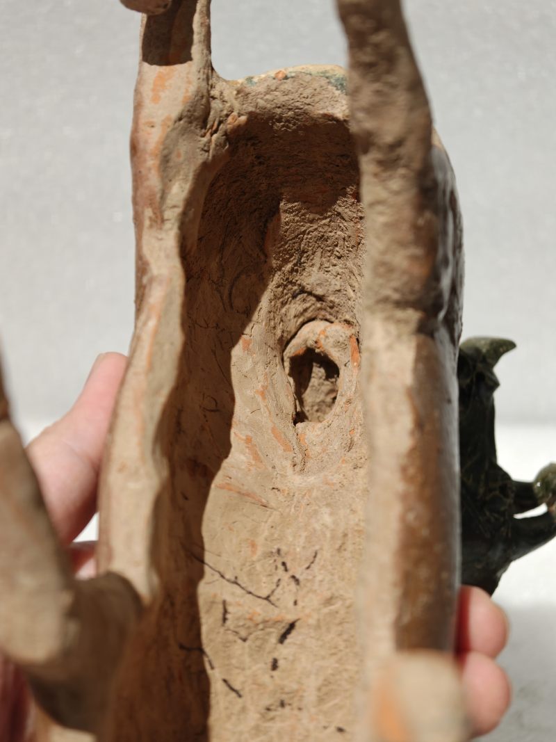 东汉 褐绿釉陶马及牵马俑 - 图34