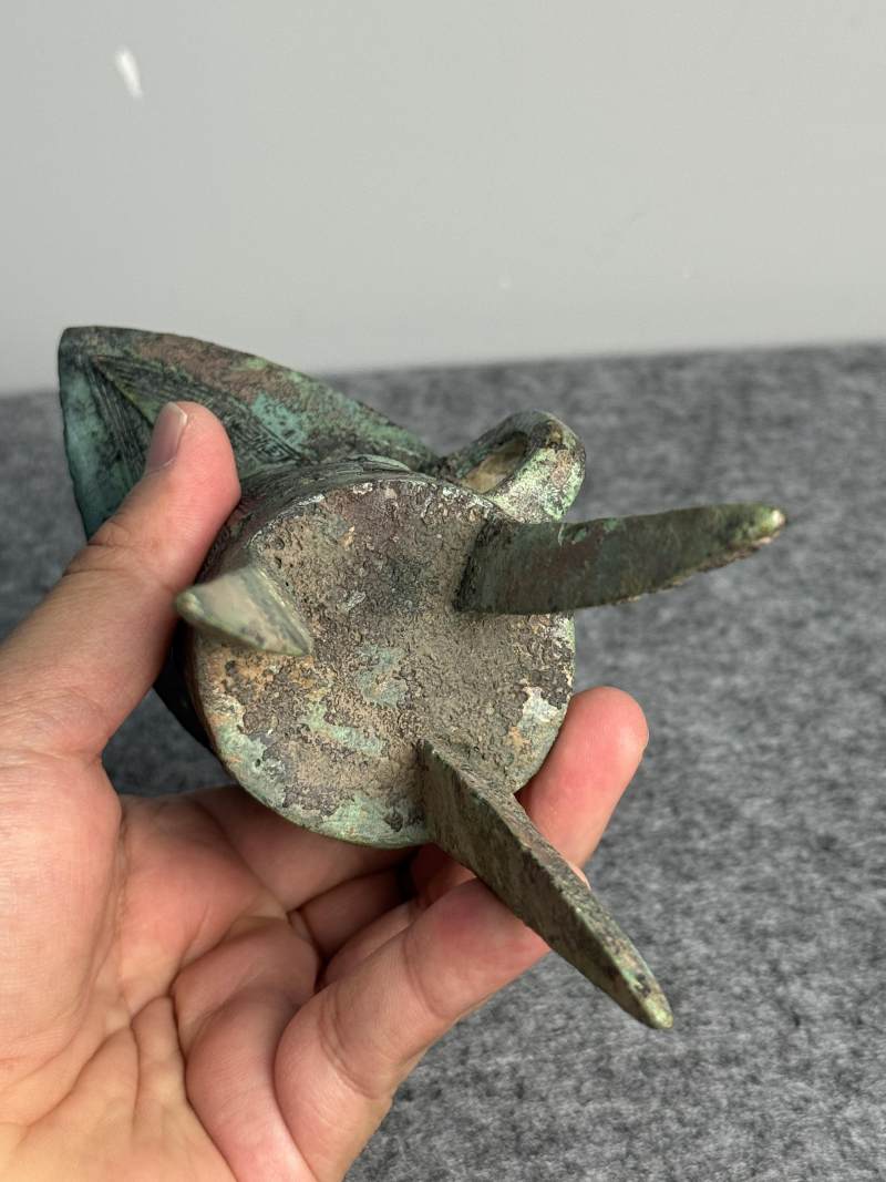 青銅「載」獸面紋角 - 图9