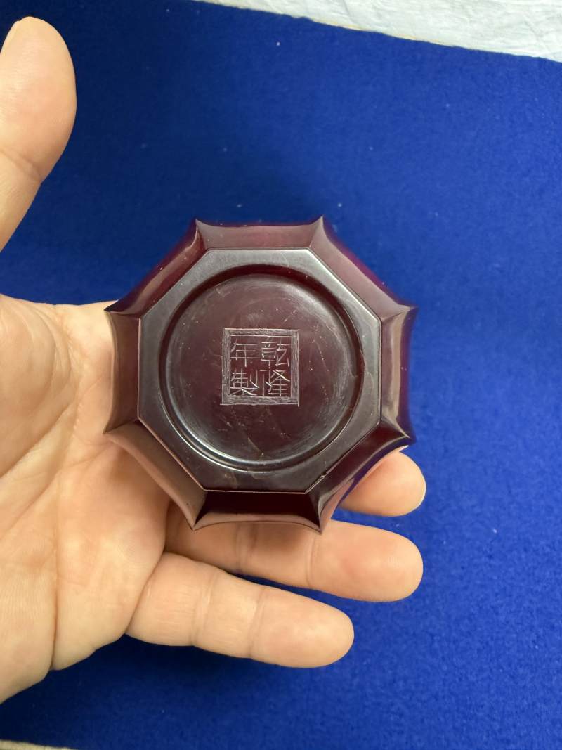 清乾隆 紅料八棱瓶 - 图7
