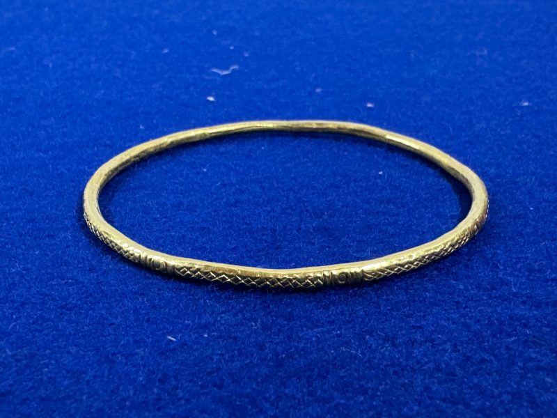 金質鑲白玉向日葵紋髮簪和金質網格紋鐲各一對 - 图9