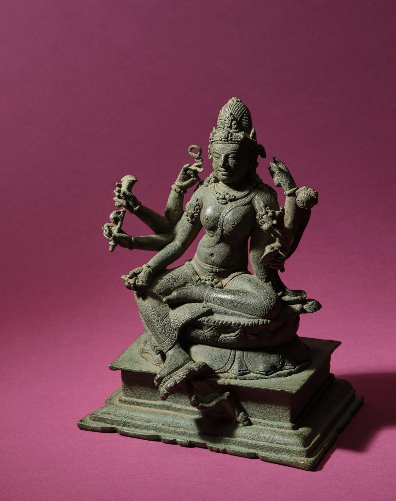 爪哇中部 九世紀 準提佛母銅像 | A COPPER ALLOY FIGURE OF CUNDA