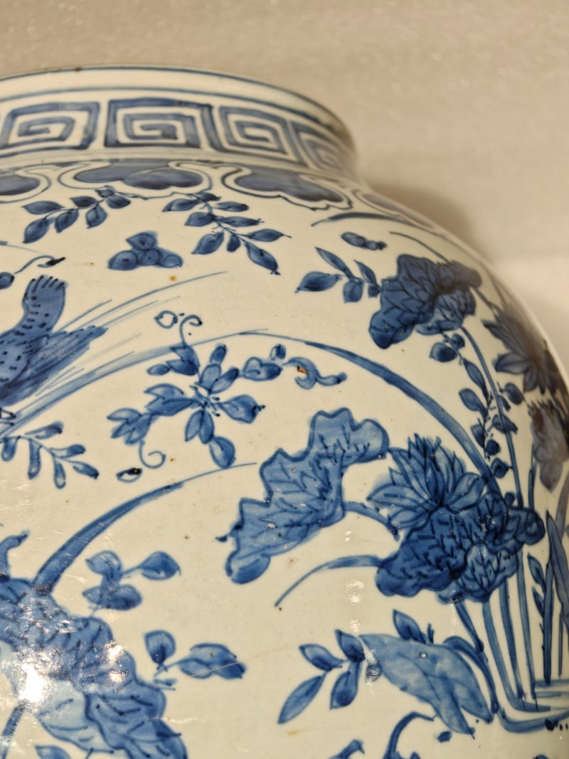 明嘉靖 青花莲池鸳鸯图大罐 - 图12