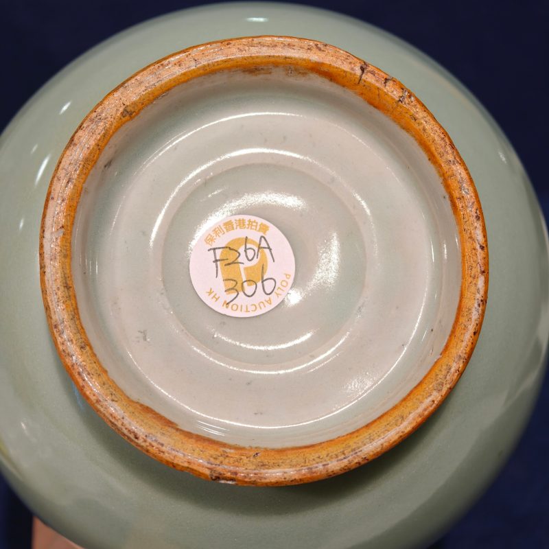 元 龙泉窑青釉蒜头弦纹瓶 - 图11