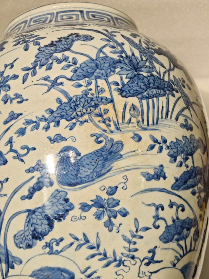明嘉靖 青花莲池鸳鸯图大罐 - 图13