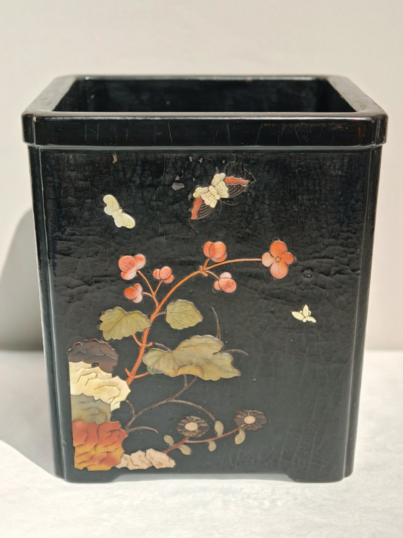清早期 黑漆嵌百宝花鸟纹四方倭角笔筒 - 图3