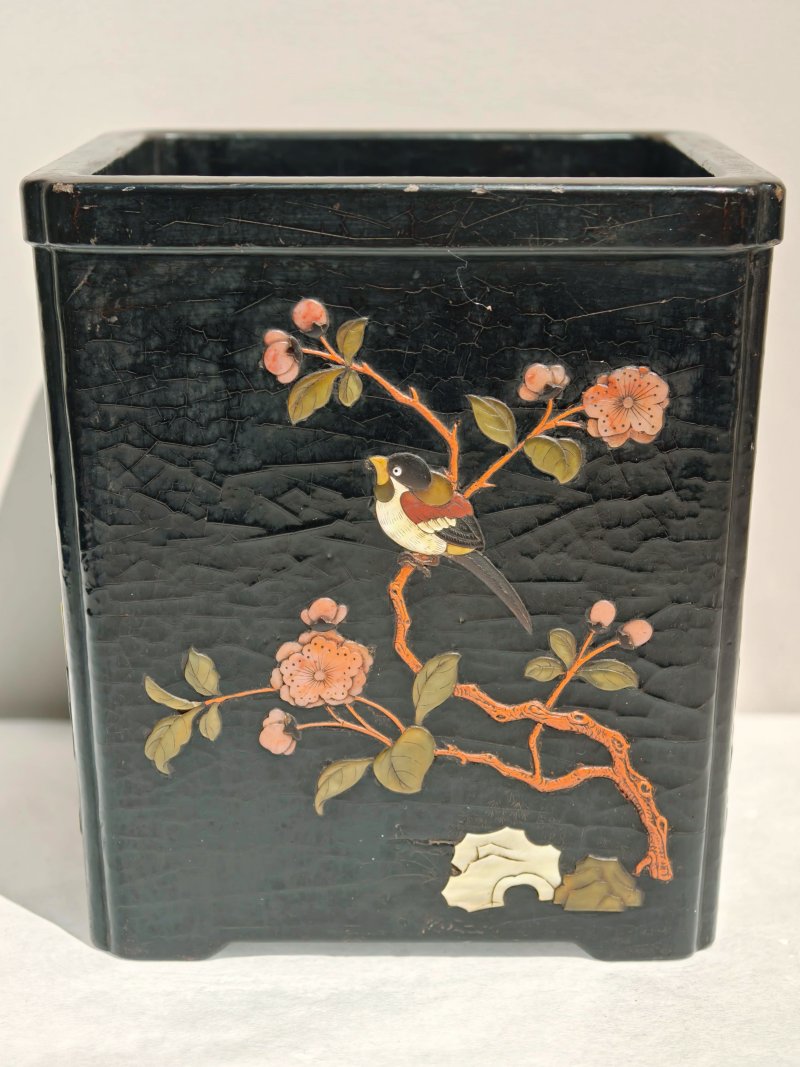 清早期 黑漆嵌百宝花鸟纹四方倭角笔筒 - 图5