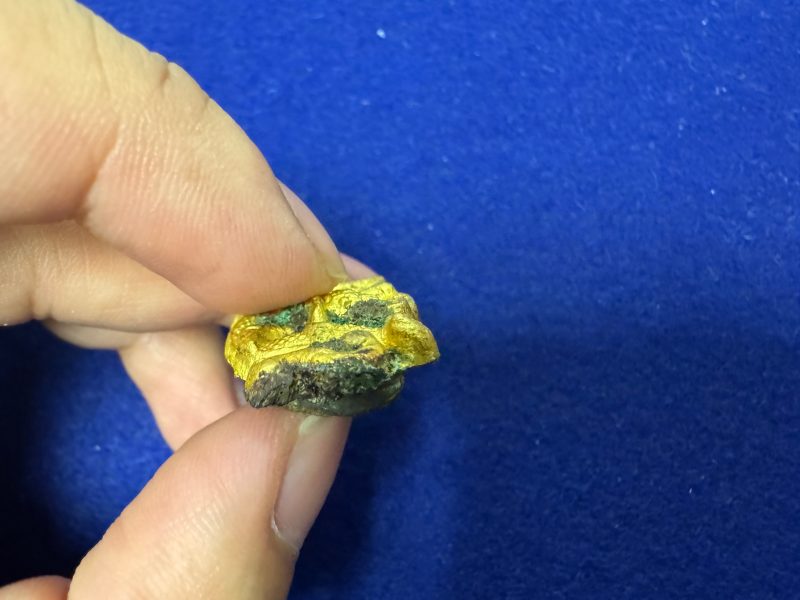 金質鴨嘴形帶鉤和包金螭龍紋帶飾各一件 - 图6