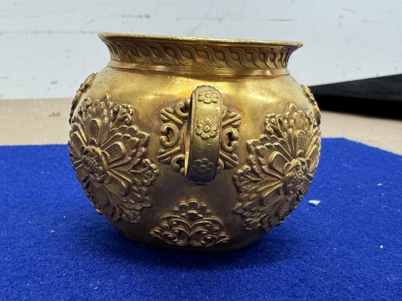 金質寶相花執壺和金質杯一套七件帶原配銅三足承盤 - 图27