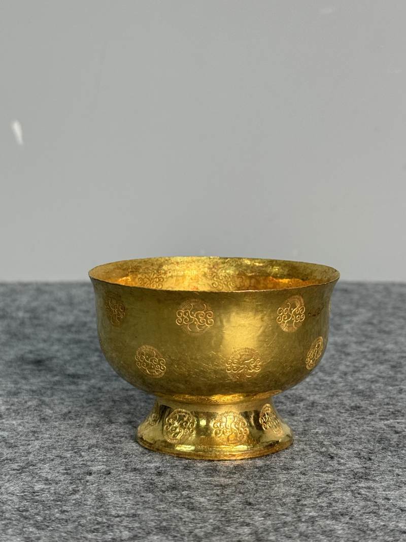 金質陰刻雙鳳花卉紋高足杯 - 图2