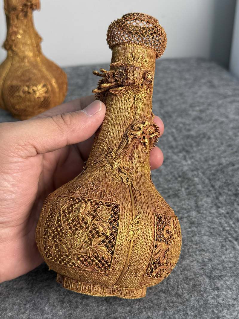 金纍絲龍紋瓶一對 - 图6