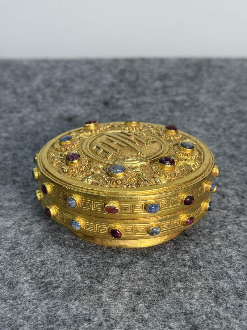 明 金質嵌寶石壽字花卉紋蓋盒 - 图4