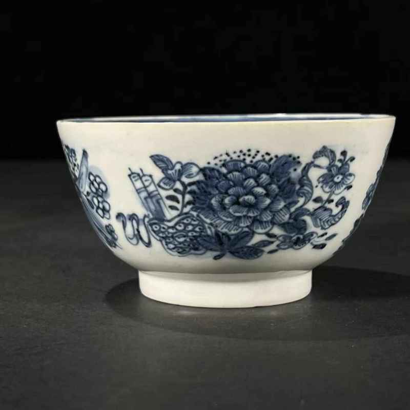 清乾隆 青花花卉碗 - 图3