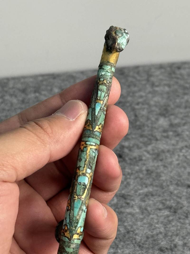 銅鎏金嵌綠松石獸首帶鉤 - 图8