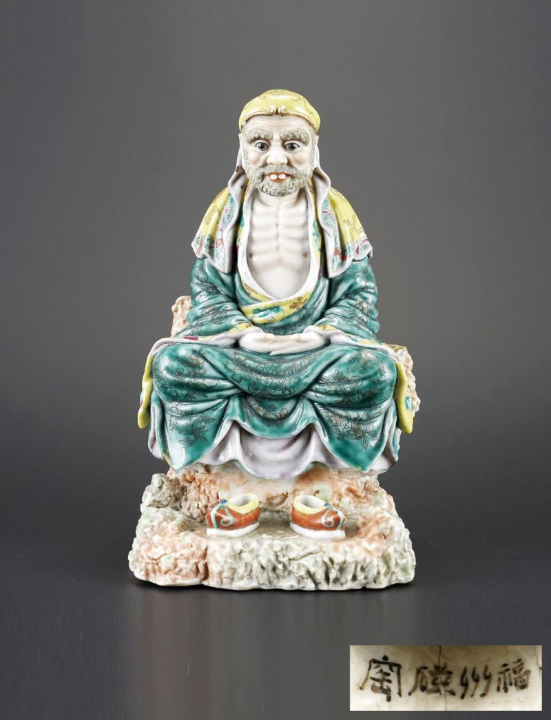    清 粉彩瓷塑達摩坐像