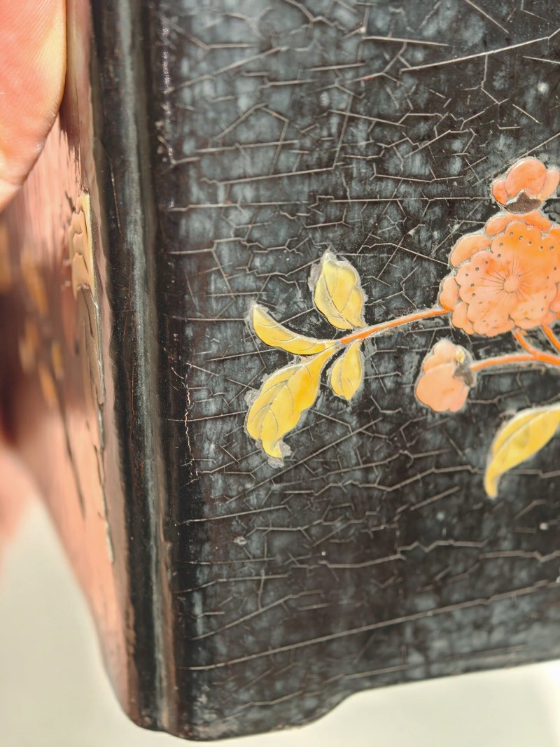 清早期 黑漆嵌百宝花鸟纹四方倭角笔筒 - 图13