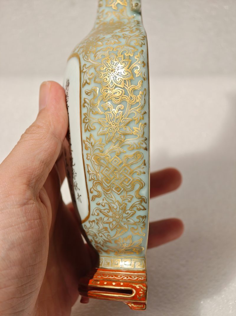 清乾隆 粉青釉凸雕描金御制诗文壁瓶 - 图11