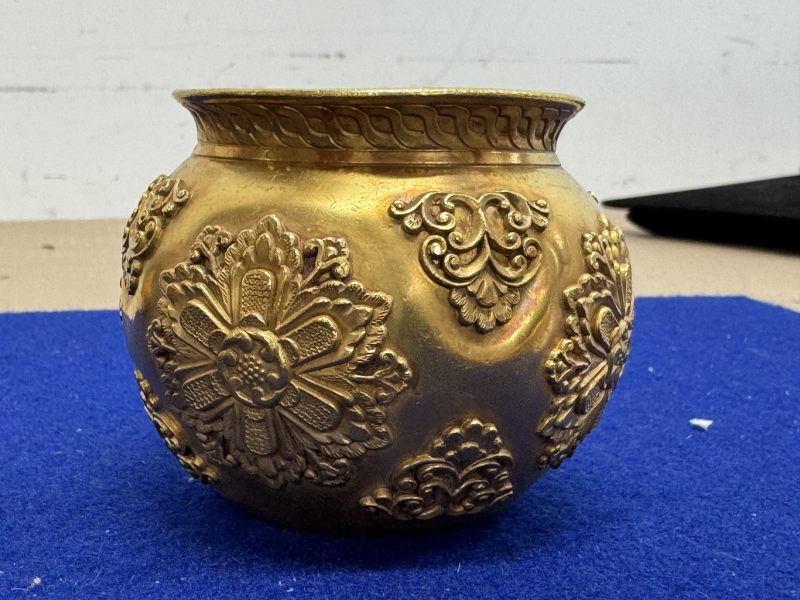 金質寶相花執壺和金質杯一套七件帶原配銅三足承盤 - 图29