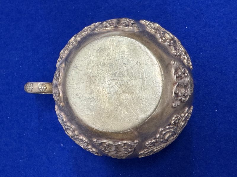 金質寶相花執壺和金質杯一套七件帶原配銅三足承盤 - 图30