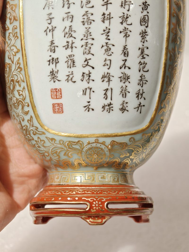 清乾隆 粉青釉凸雕描金御制诗文壁瓶 - 图14