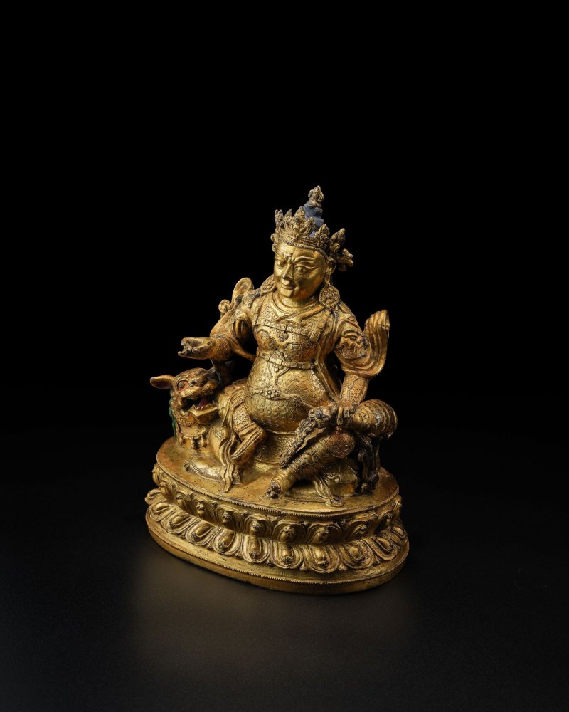西藏 十五世紀 銅鎏金北方多聞天王像 | A GILT COPPER ALLOY FIGURE OF VAISHRAVANA - 图7