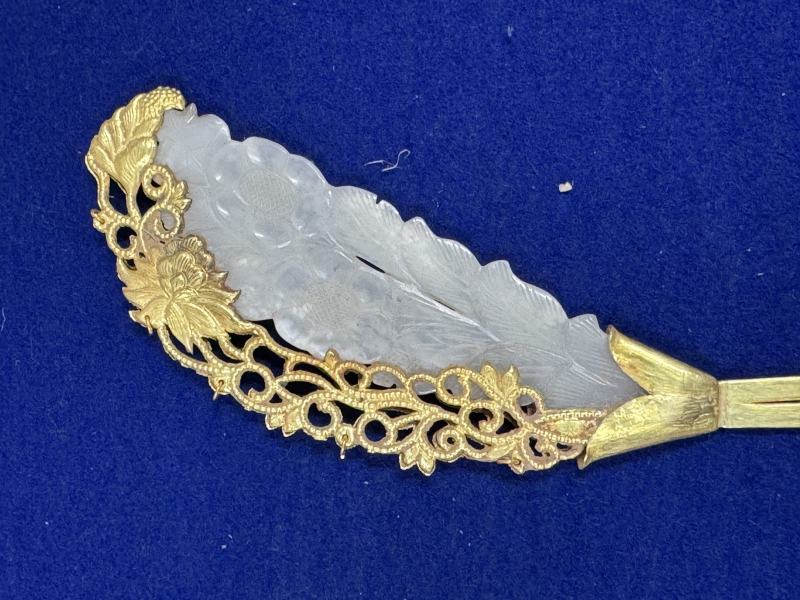 金質鑲白玉向日葵紋髮簪和金質網格紋鐲各一對 - 图16