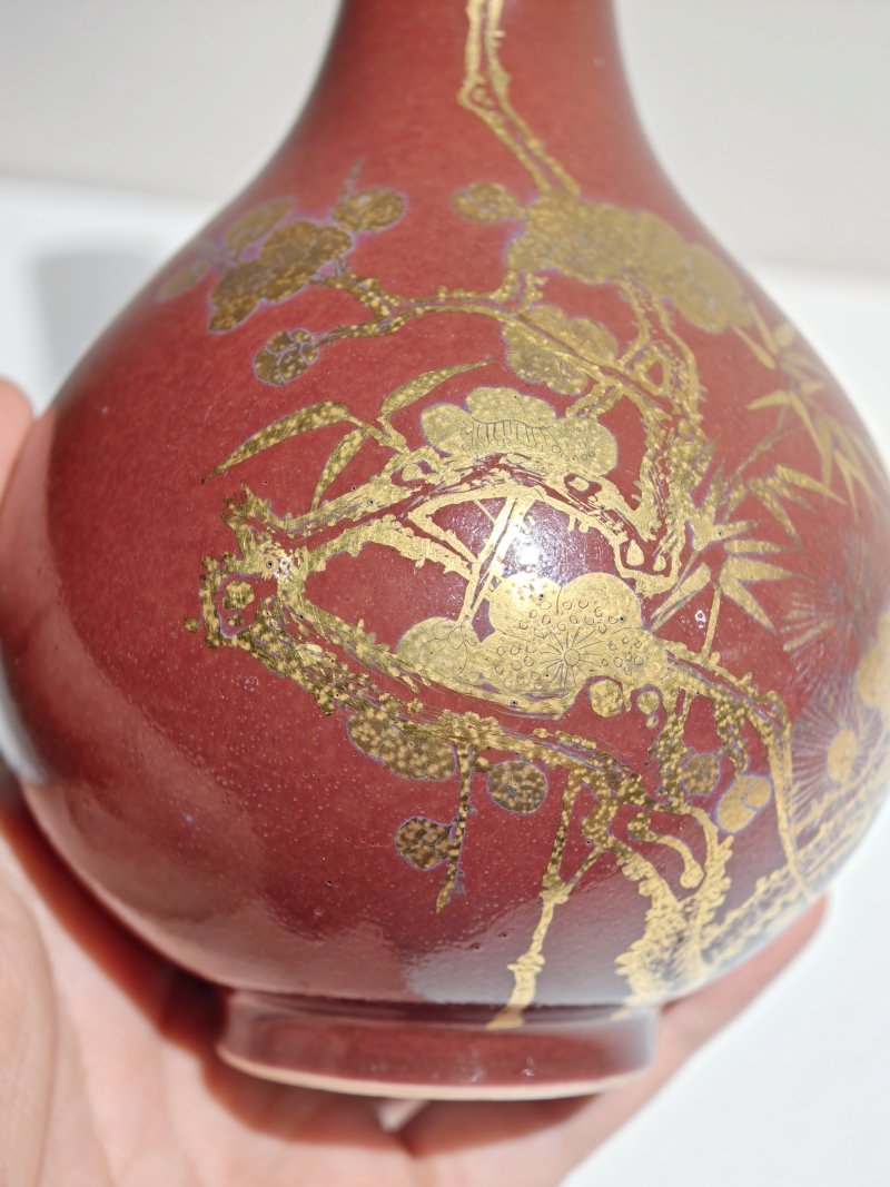 清雍正 霁红釉贴金加描金刻花岁寒三友胆式瓶 - 图19