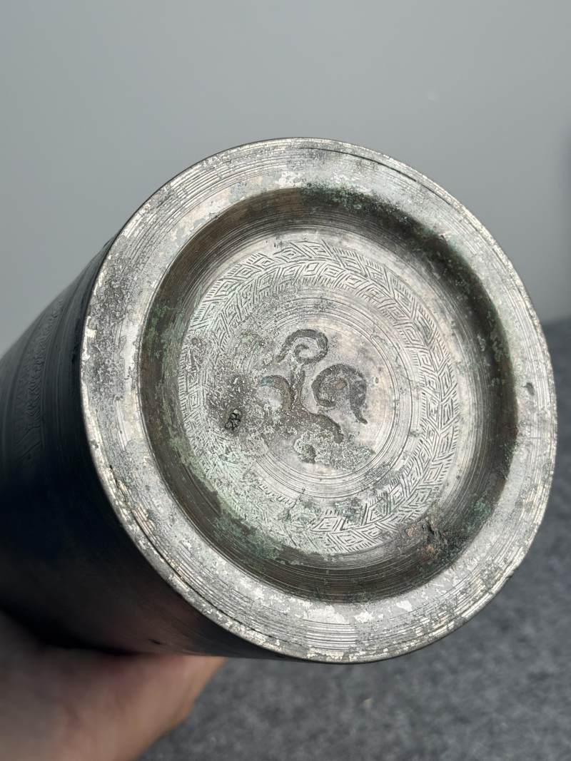 青銅鳳鳥人物紋經筒 - 图19
