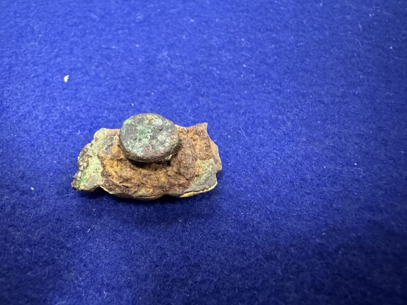 金質鴨嘴形帶鉤和包金螭龍紋帶飾各一件 - 图7