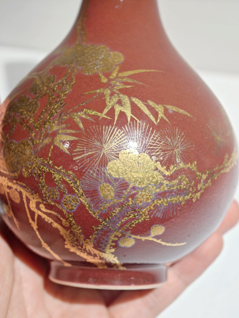 清雍正 霁红釉贴金加描金刻花岁寒三友胆式瓶 - 图20