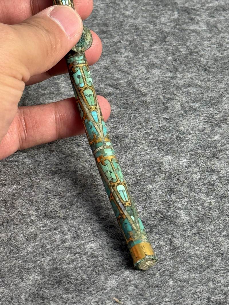 銅鎏金嵌綠松石獸首帶鉤 - 图14