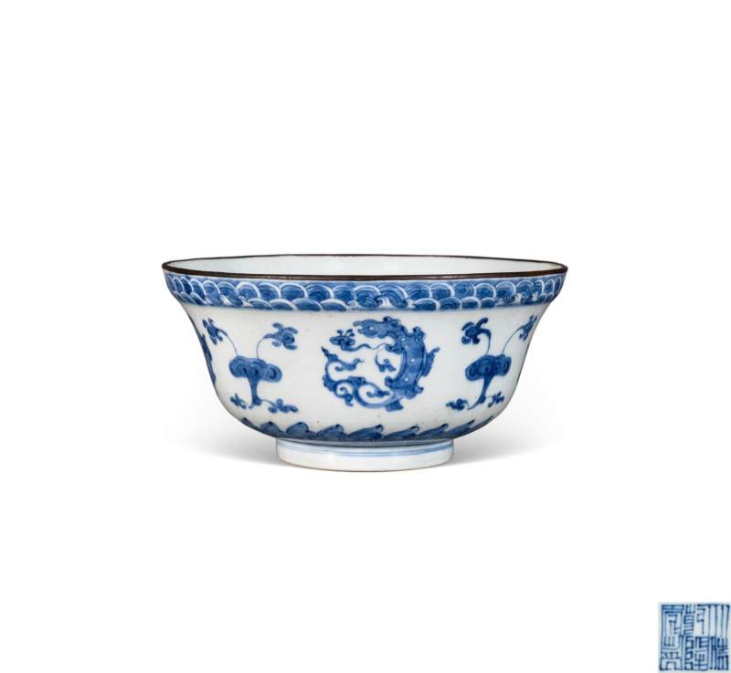    清乾隆 青花团龙纹碗