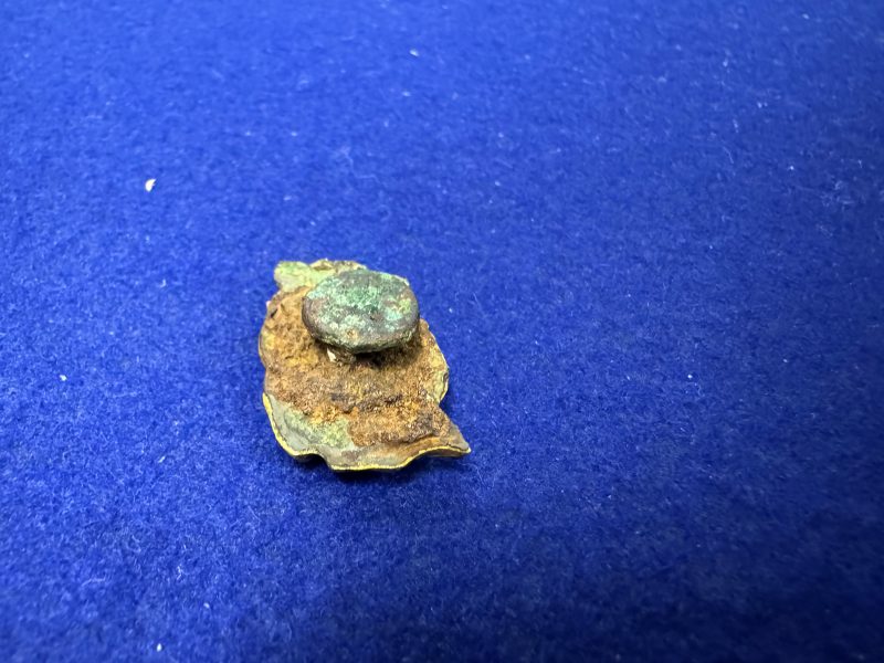 金質鴨嘴形帶鉤和包金螭龍紋帶飾各一件 - 图8