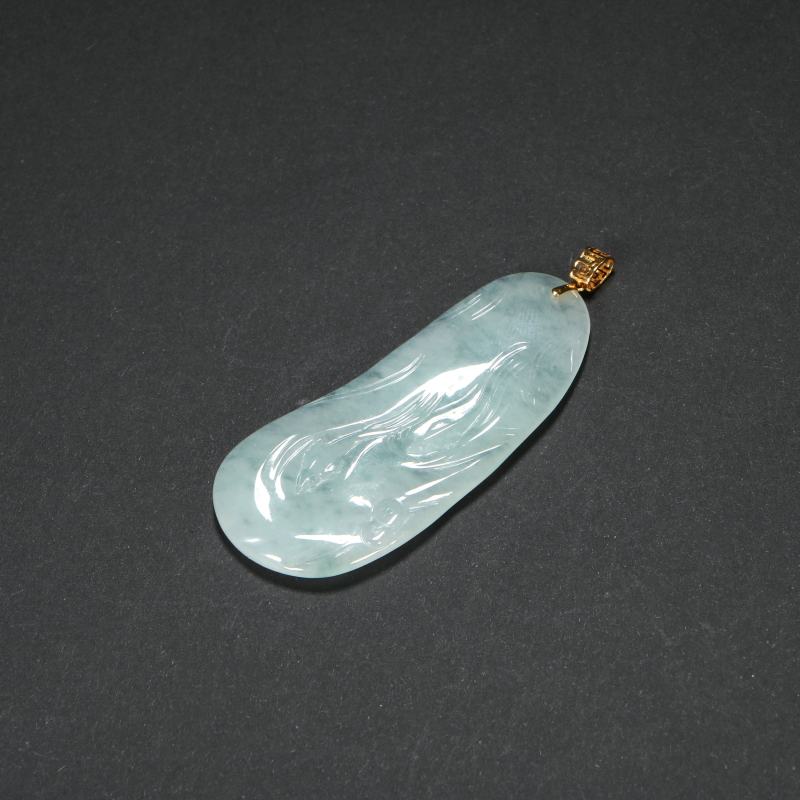 翡翠年年有玉吊坠