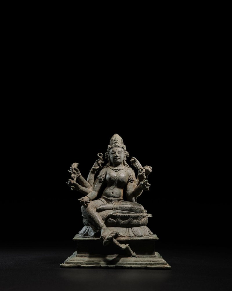 爪哇中部 九世紀 準提佛母銅像 | A COPPER ALLOY FIGURE OF CUNDA - 图6