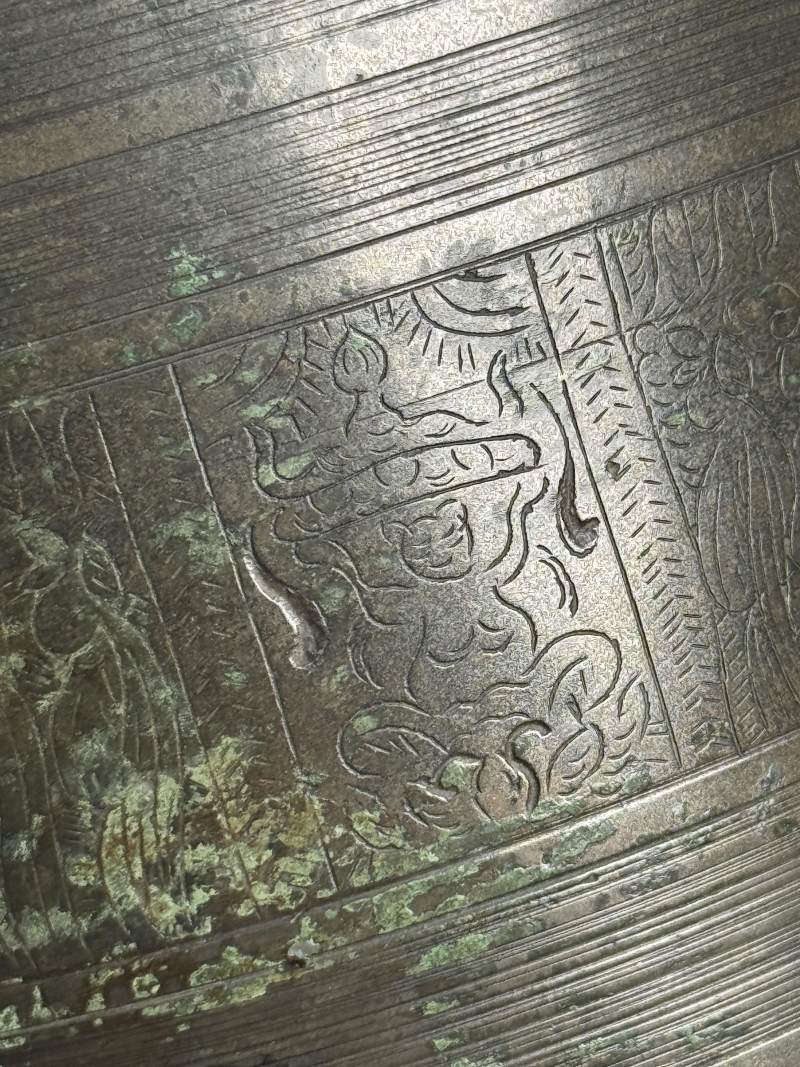 青銅鳳鳥人物紋經筒 - 图21