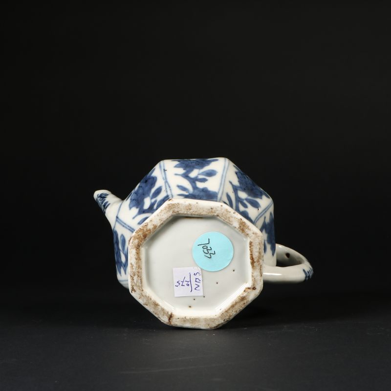 清康熙 青花花卉瓜棱茶壶 - 图7