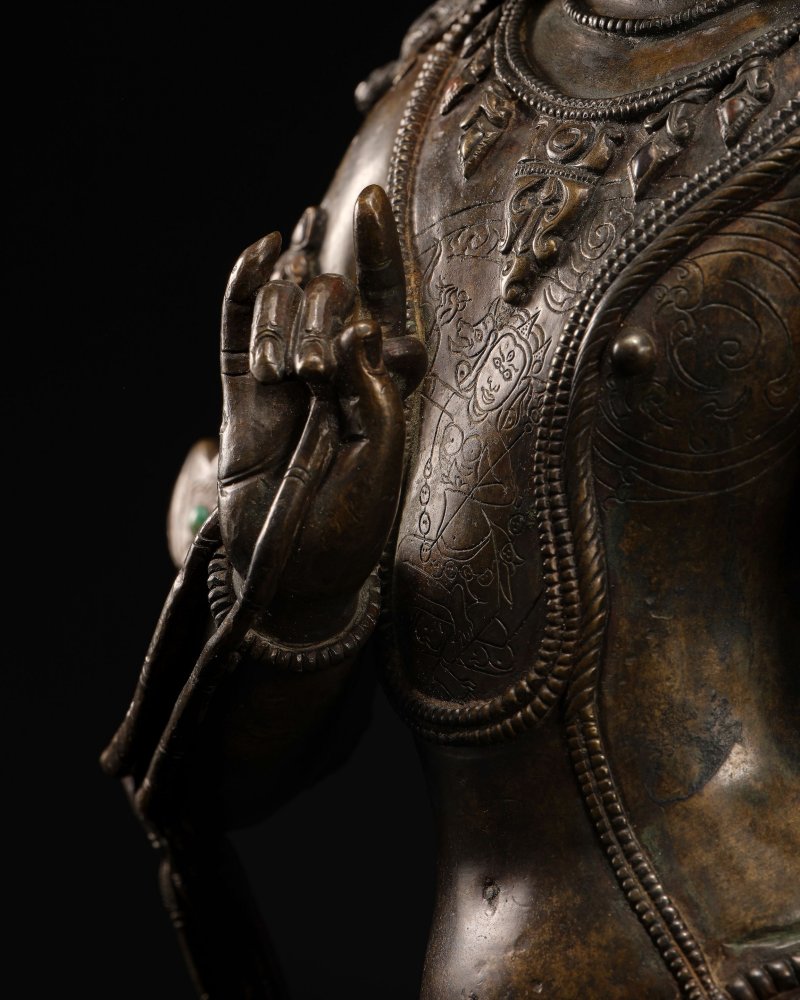 藏中 十三/十四世紀 錯銀錯紅銅菩薩銅像 | A SILVER AND COPPER INLAID COPPER ALLOY FIGURE OF A BODHISATTVA - 图7