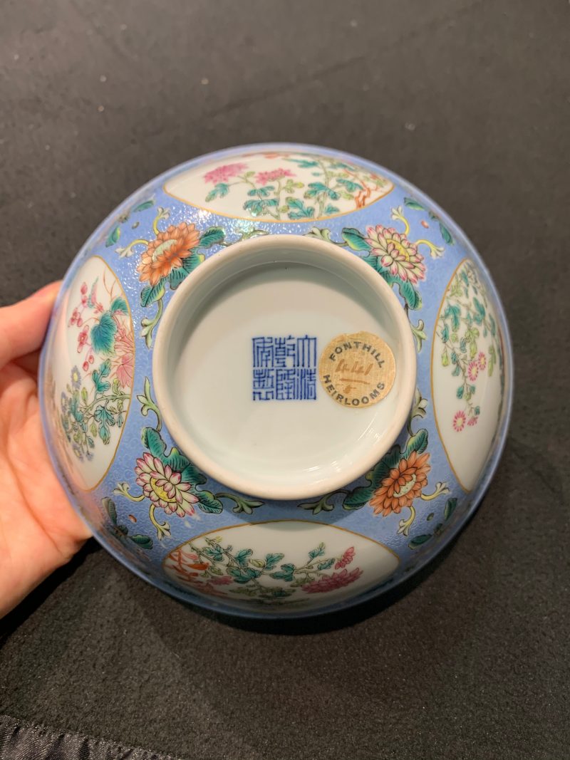 清乾隆 蓝地轧道粉彩开光重阳菊花节令膳碗一对 - 图26