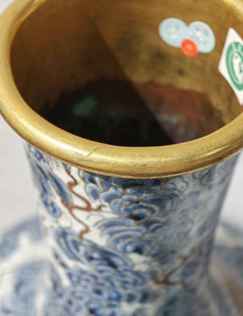 清雍正 铜胎掐丝珐琅仿青花釉里红云龙纹天球瓶 - 图11