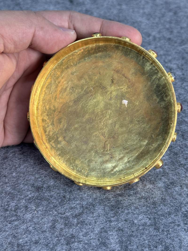 明 金質嵌寶石壽字花卉紋蓋盒 - 图7