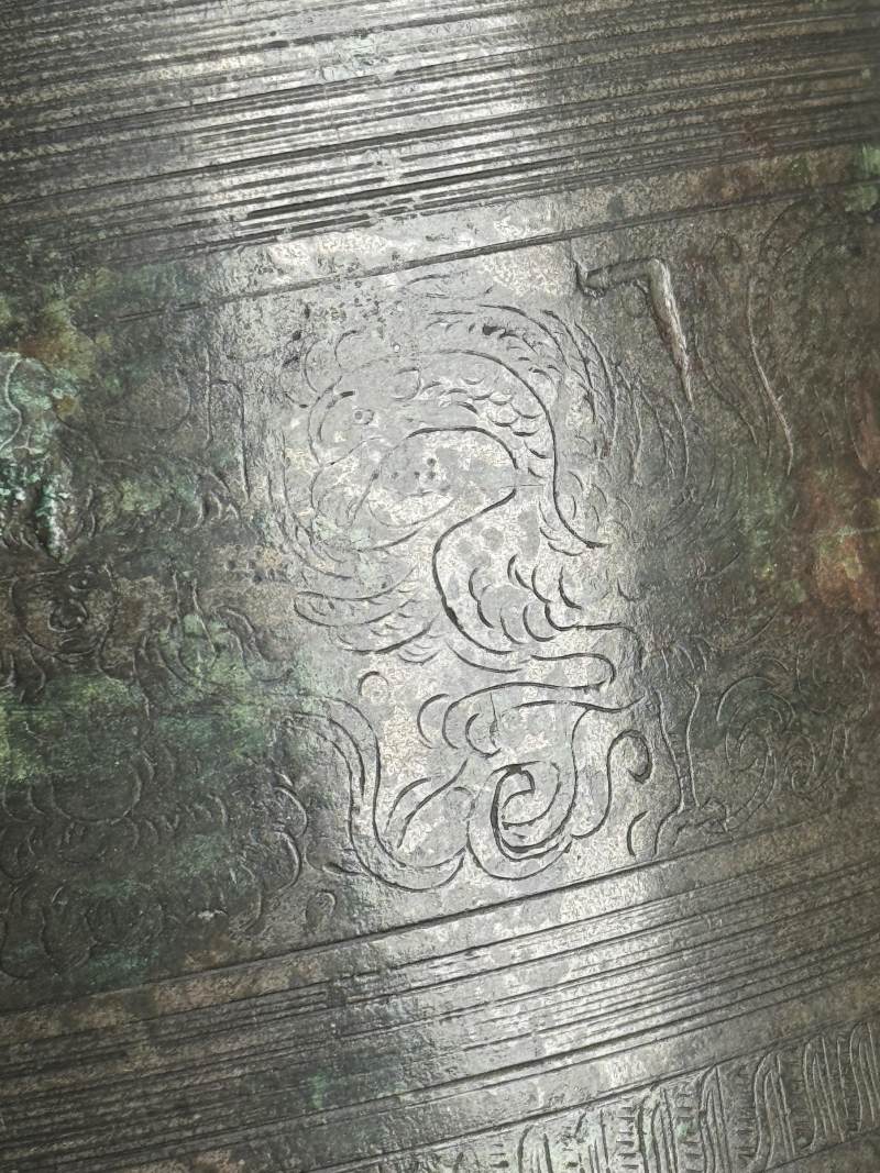 青銅鳳鳥人物紋經筒 - 图23