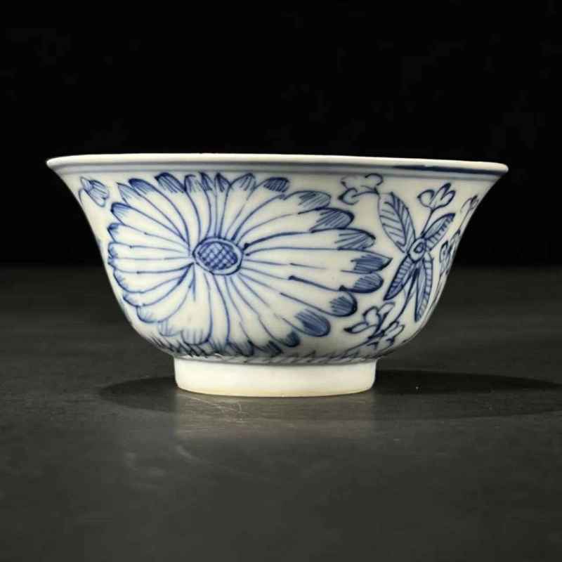 清道光 青花花卉纹压手杯 - 图2
