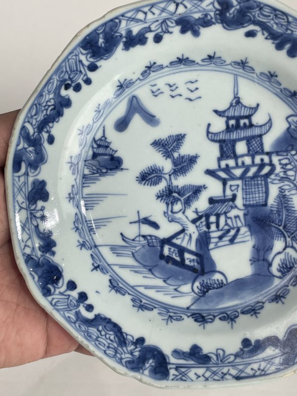 清中期 青花山水纹八方盘 - 图3