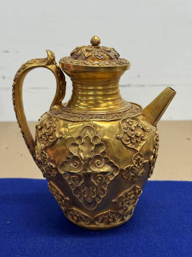 金質寶相花執壺和金質杯一套七件帶原配銅三足承盤 - 图5