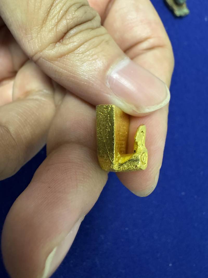 金質鴨嘴形帶鉤和包金螭龍紋帶飾各一件 - 图12