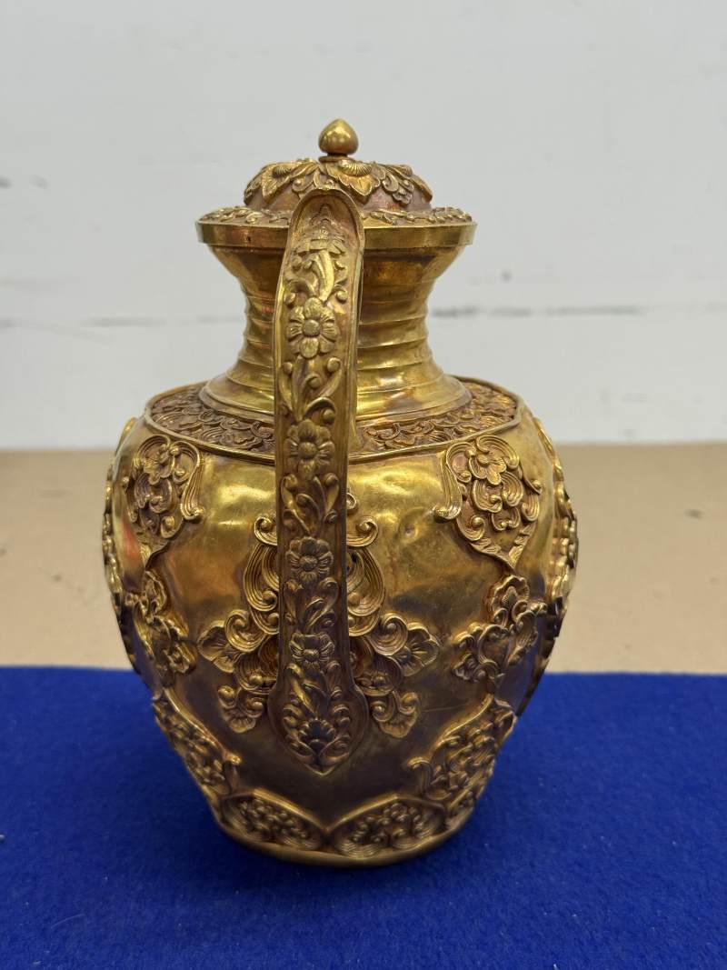 金質寶相花執壺和金質杯一套七件帶原配銅三足承盤 - 图6
