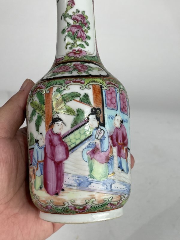 清晚期 广彩人物纹棒槌瓶 - 图5