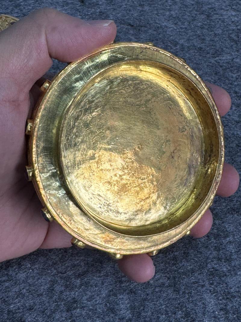 明 金質嵌寶石壽字花卉紋蓋盒 - 图8